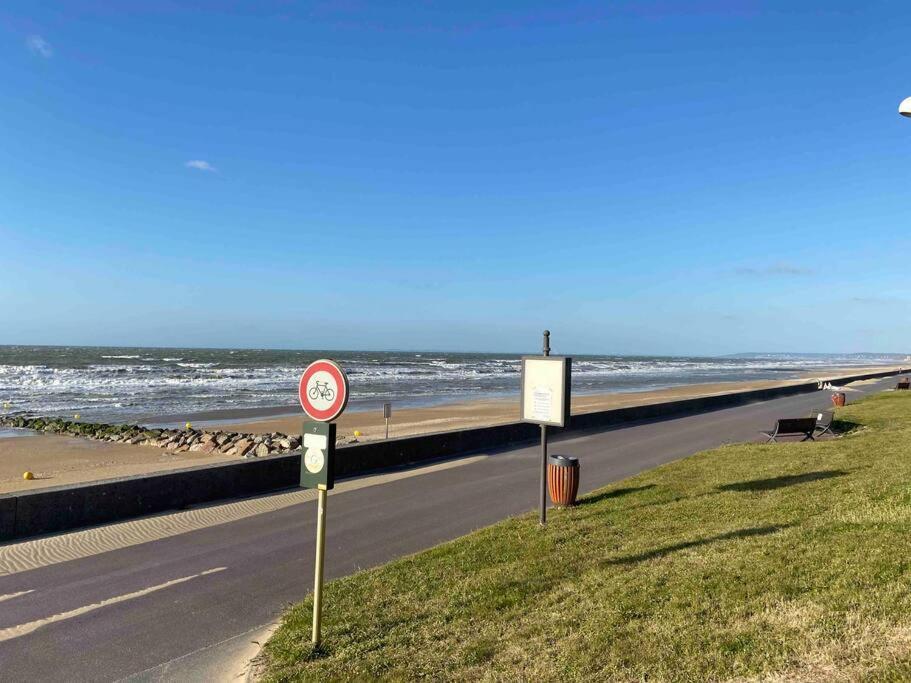 L'Echappee Cabourgeaise Apartamento Exterior foto